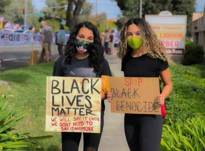 President+Michyla+Huff+%2812%29+and+Vice+President+Jaedyn+Hoenig+%2812%29+holding+their+signs+at+a+Black+Lives+Matter+protest.