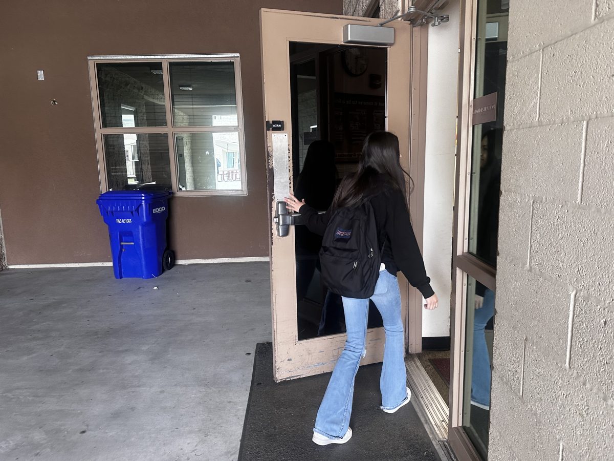Mission Hills High School student Leyla Avila goes to the staff working in the offices. Avila goes down there to see if they need any help. I like to help people whenever I get the chance, junior Avila said.